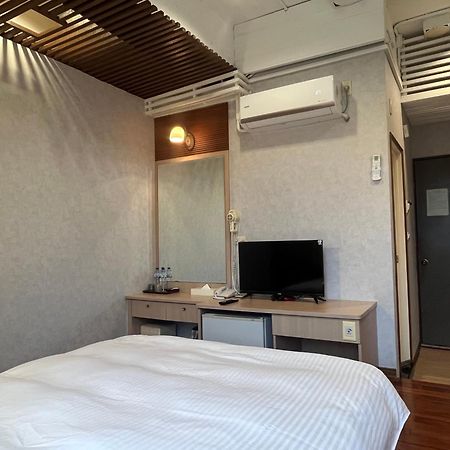Xiu Shui Hotel Юйчи Экстерьер фото