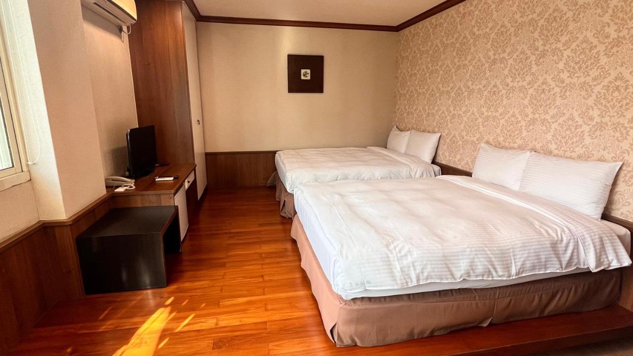 Xiu Shui Hotel Юйчи Экстерьер фото