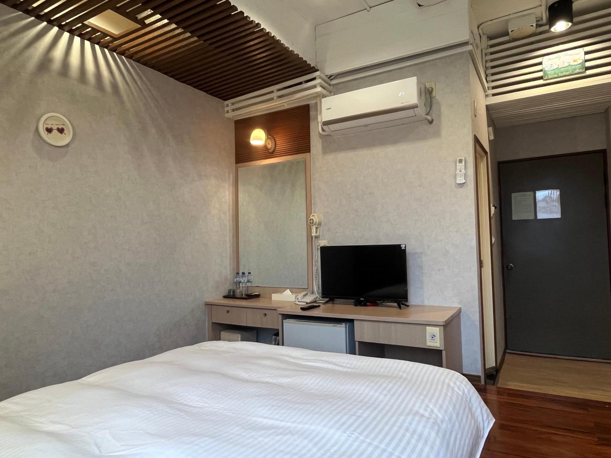 Xiu Shui Hotel Юйчи Экстерьер фото